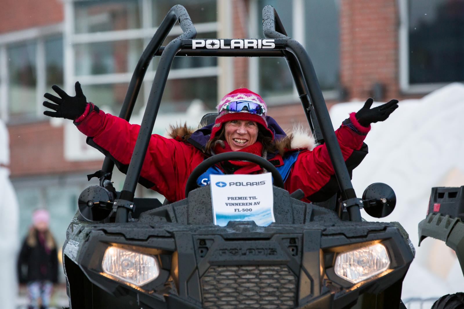 TRE GANGER EDLAND: Elisabeth Edland har vunnet FL-500 tre ganger. Her sitter hun på premien hun vant i 2015, en Polaris ATV verdt ca. 100 000 kroner. Foto: Steinar Vik.